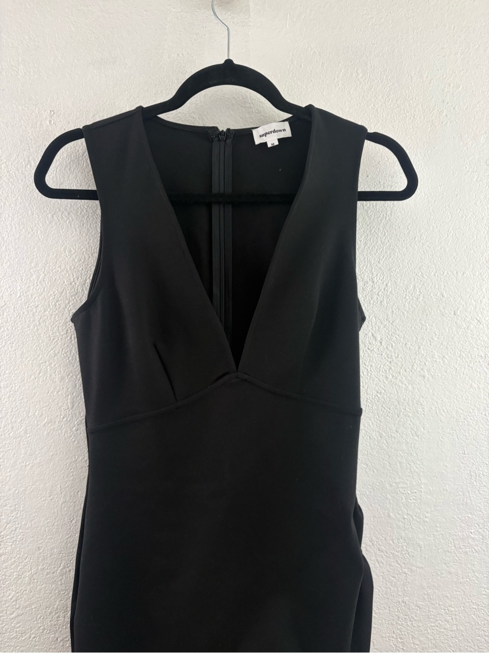 Superdown Letizia Newspaper Dress black sleeveless V-neck bodycon ruching side M - Picture 3 of 8